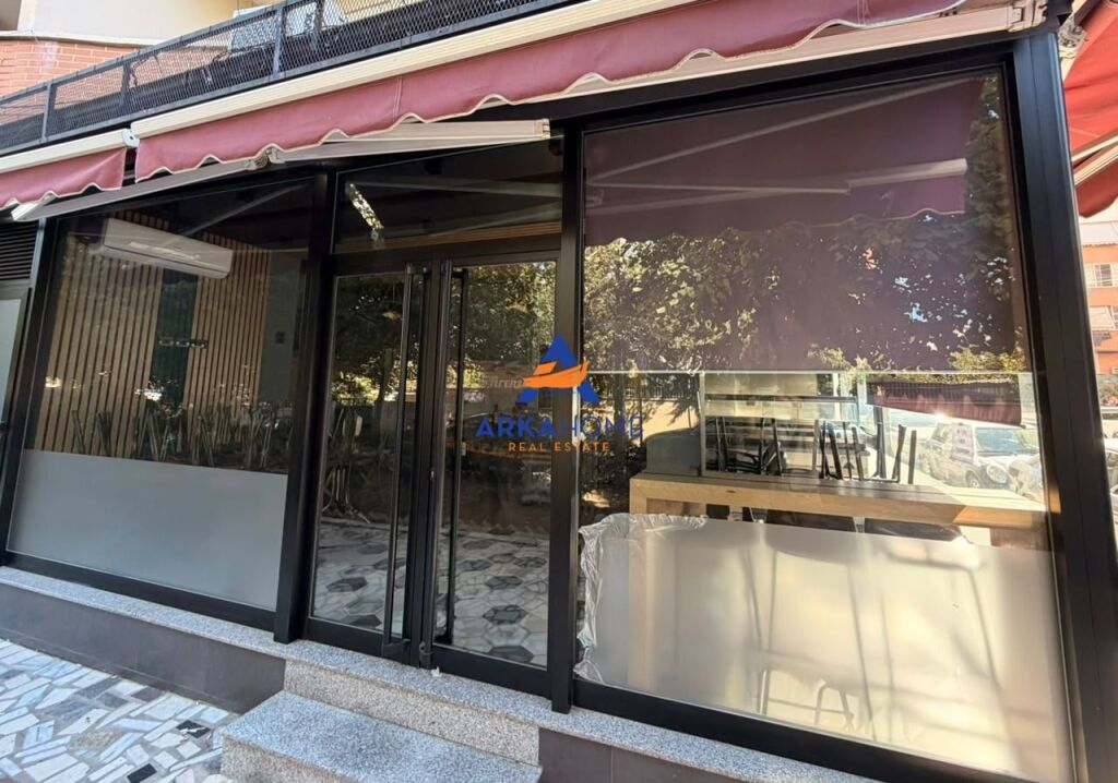 LOCALE COMMERCIALE IN AFFITTO 50 M2 "VICINO AL KRISTAL CENTER" 90.000 LEKE