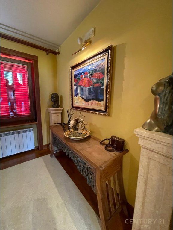 Jepet me Qira Vile 3-kateshe me pishine dhe super pamje, Petrelë, Tiranë - 3500€ | 421 m²