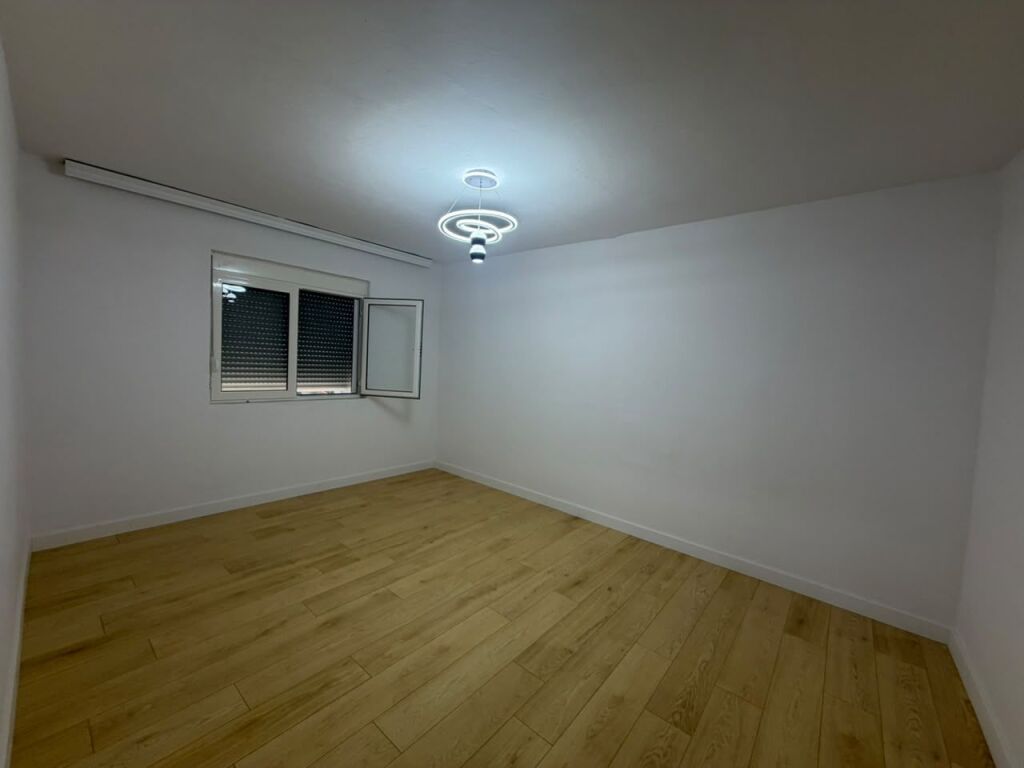 Shitet Apartament 2+1