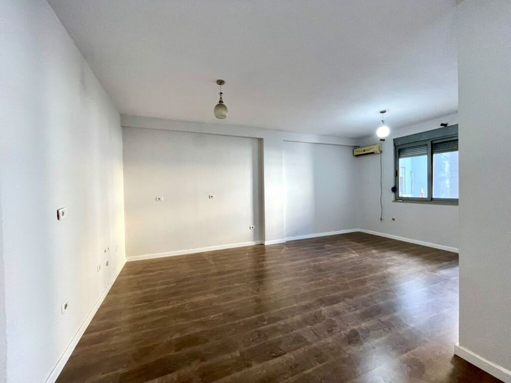 Apartment 2+1 bosh per zyra Rruga e Kavajes