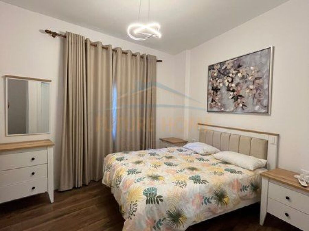 Qera,Apartament 2+1+2+Post Parkimi ,Blloku i Ambasadave