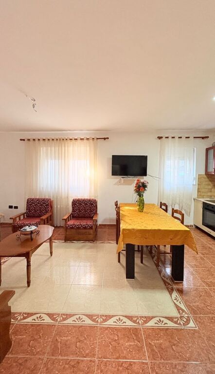 For rent first floor of a private house + parking spot, Address: Photo DURRESI