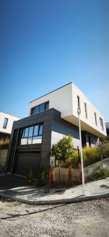 🏡 VILLA PREMIUM IN VENDITA | LAKESIDE RESIDENCE – FARKË