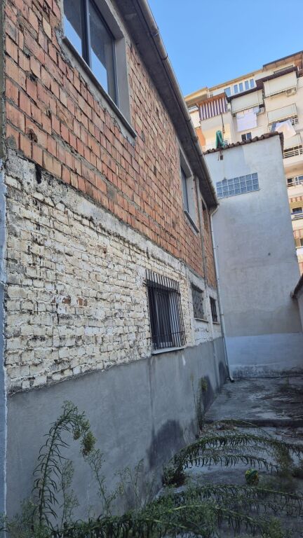 153 m² Tokë – Pazari i Ri / Shkolla e Kuqe, Tirana