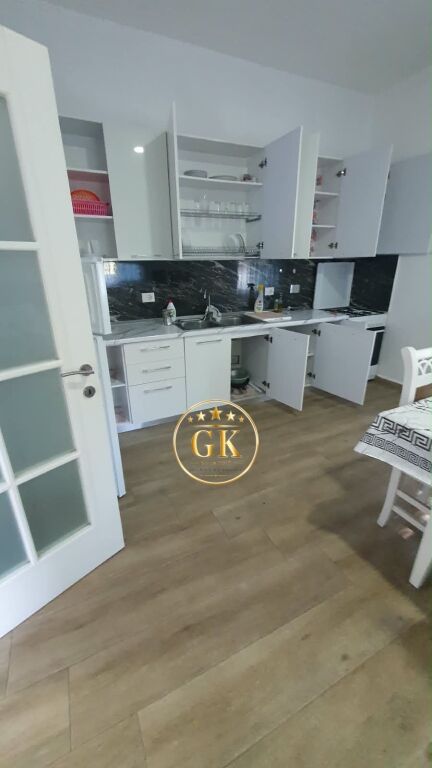 21018851 JEPET ME QERA VILA,PLAZH