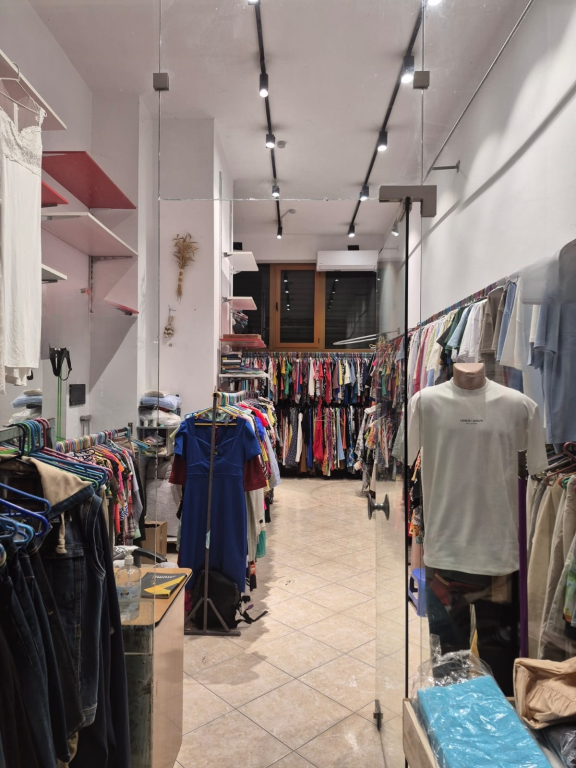 Qera | Ambjent Biznesi | 21 Dhjetori | 800 €/muaj