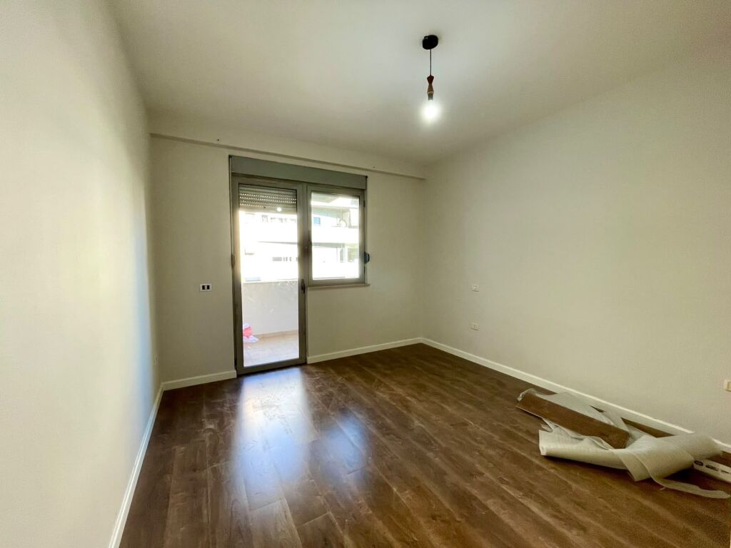 Apartment 2+1 bosh per zyra Rruga e Kavajes