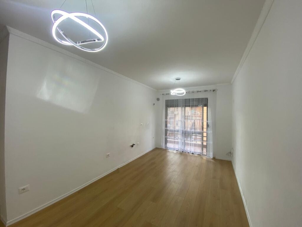 Apartament 2+1 per shitje Fresk !