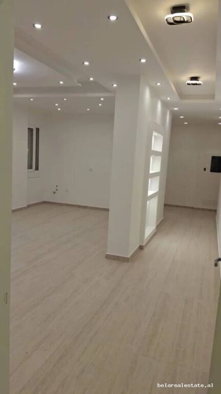 Ufficio in Affitto 2+1 a Bllok (ID BZ21062) Tirana