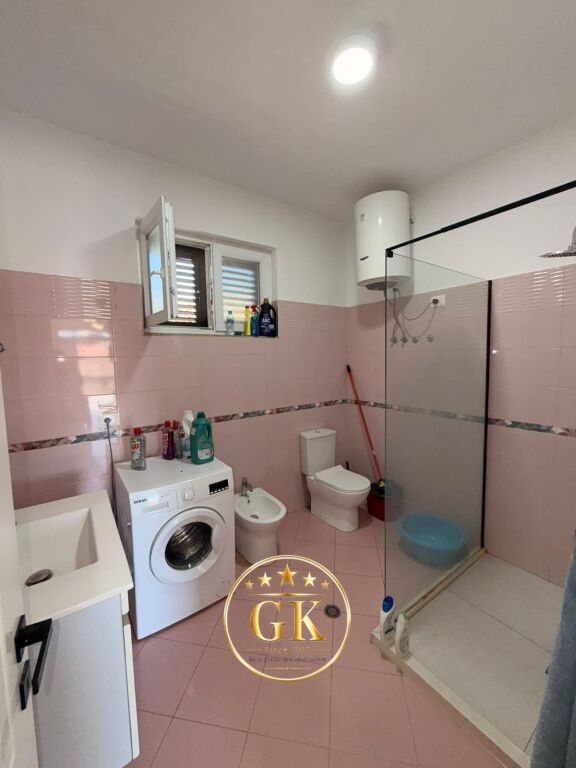 KATI 1 OSE E GJITHE VILA ME QERA CEZMA FERRES DURRES