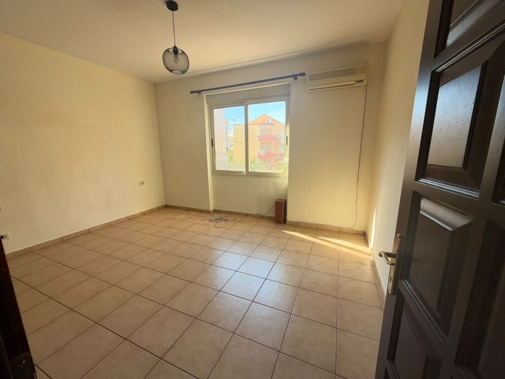 Villa su tre piani in affitto presso Kodra e Priftit