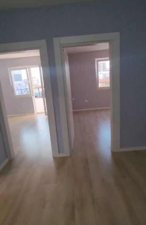 Shitet apartament 2+1 2 minuta nga Pazari i Ri