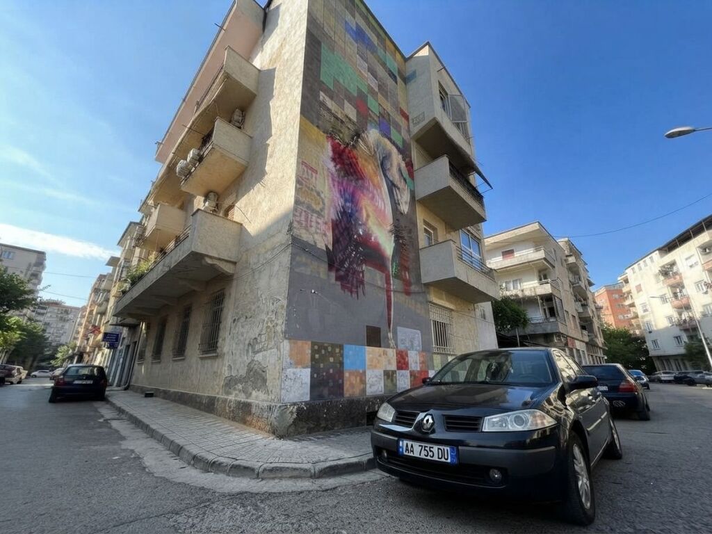 Qira, Ambient Biznesi, Stadiumi "Dinamo", Tiranë