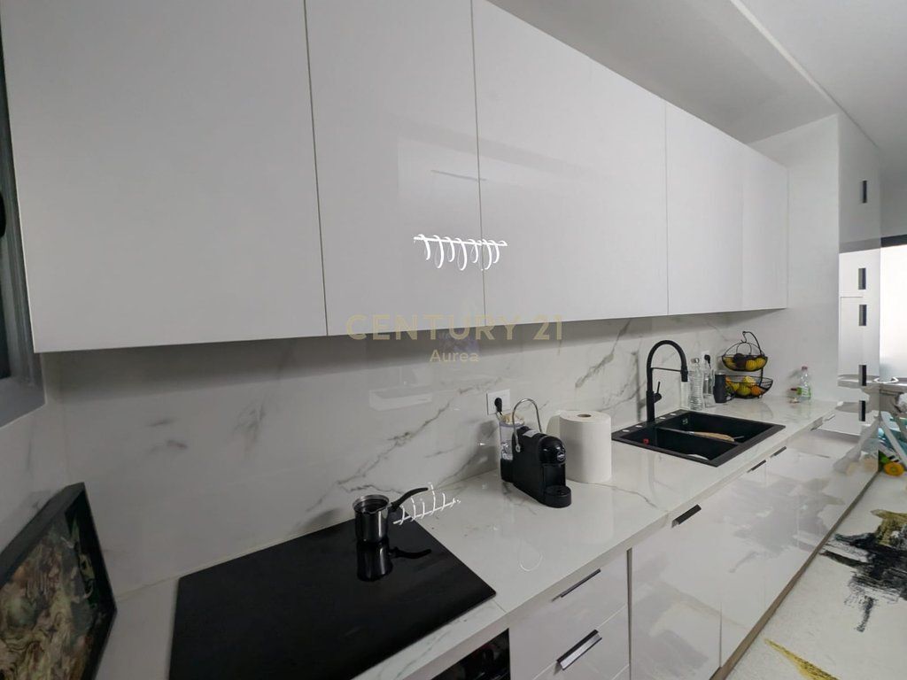 2+1 apartment for sale on Çipaj Street, Vlora!