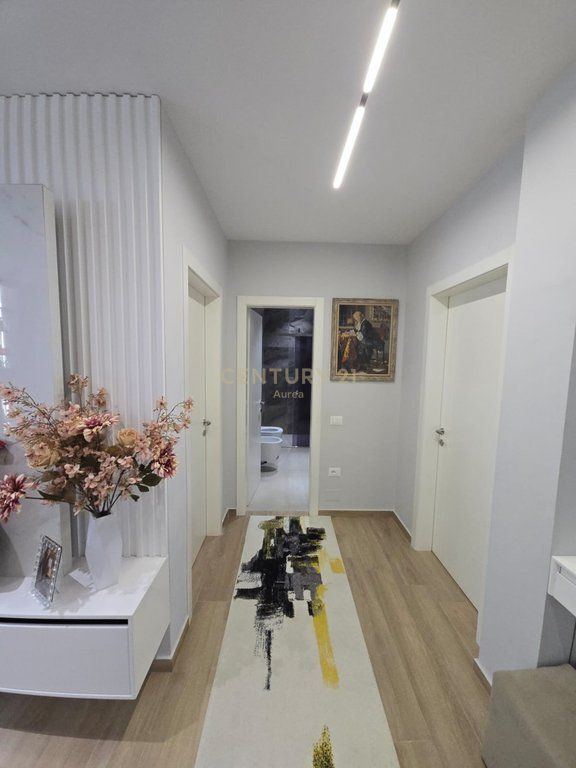 2+1 apartment for sale on Çipaj Street, Vlora!