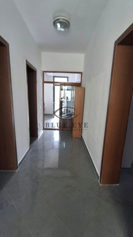 JEPET ME QIRA APARTAMENT 2+1 TEK BULEVARDI, DURRËS!