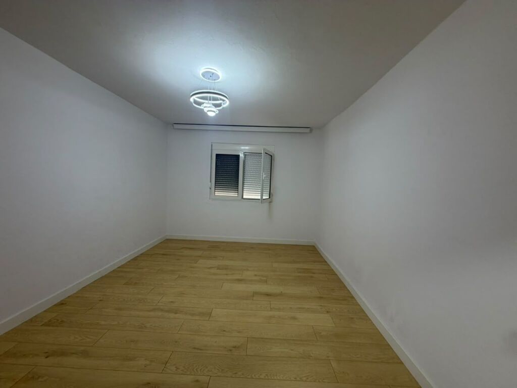 Shitet Apartament 2+1