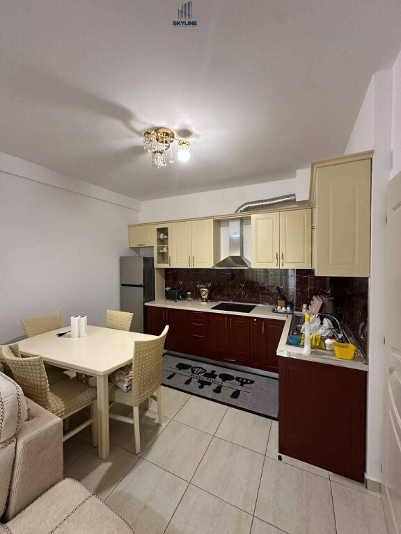 Jepet Apartament 2+1+2 me qera-Rrethi Astirit
