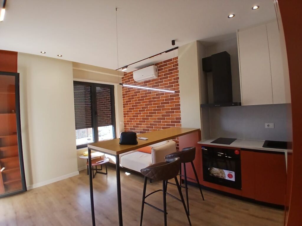 Apartament 1+1 me qira tek stacioni i Trenit,