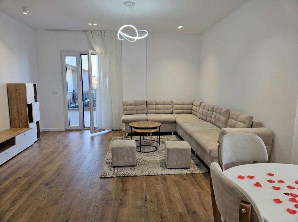 Apartment 2+1+2 + Veranda for rent – Inside Emerald Center !