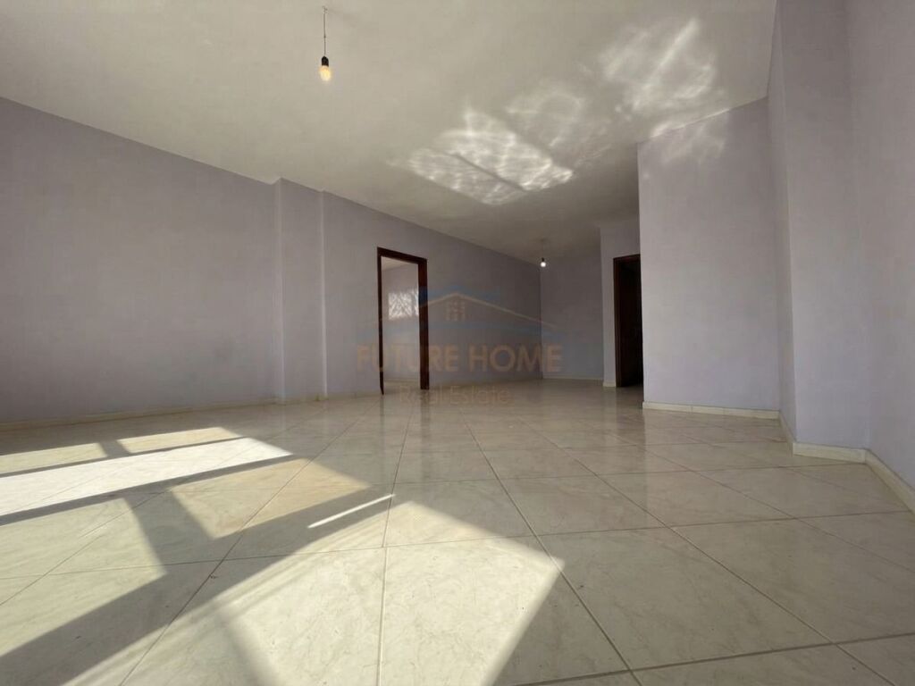 Shitet, Apartament 3+1+2, Rruga Shefqet Kuka, Fresk, Tirane