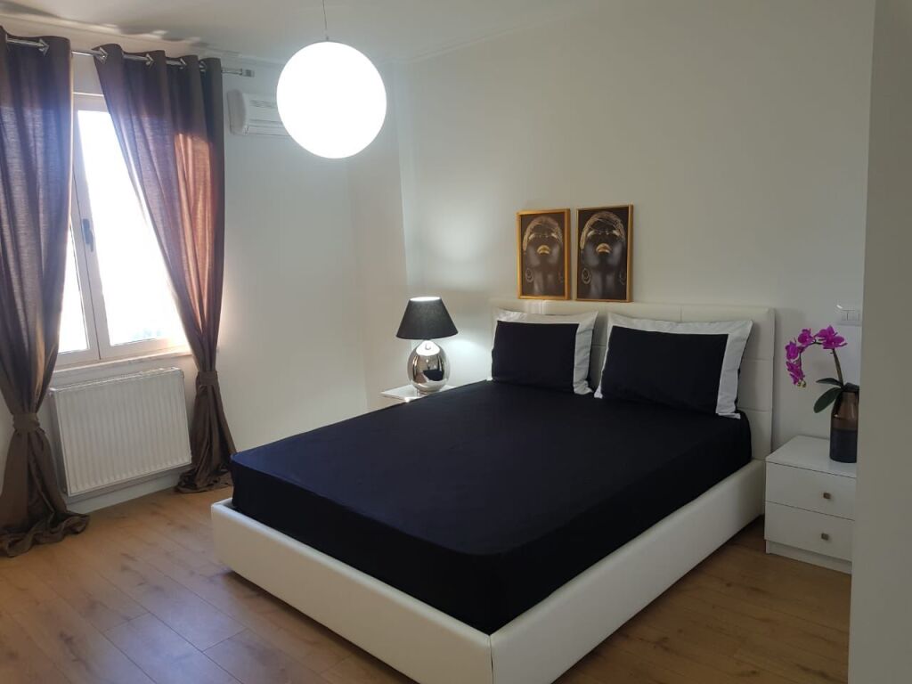 Apartament 2+1 me qira tek Rruga e Kosovarve!