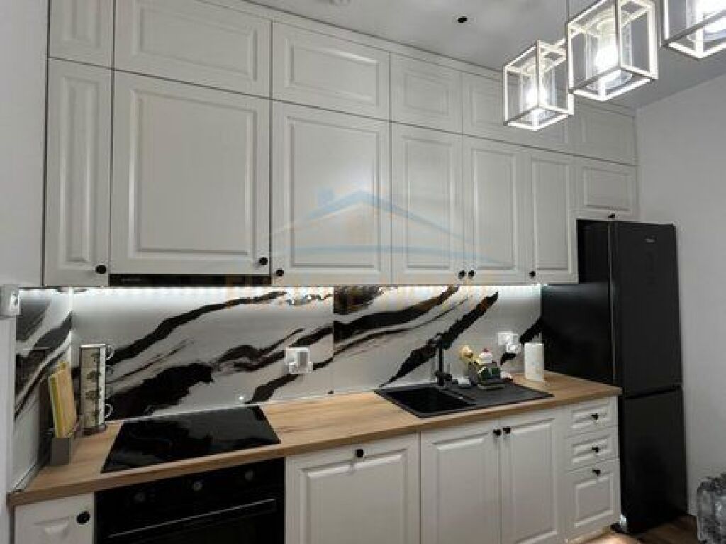 Qera,Apartament 2+1+2+Post Parkimi ,Blloku i Ambasadave