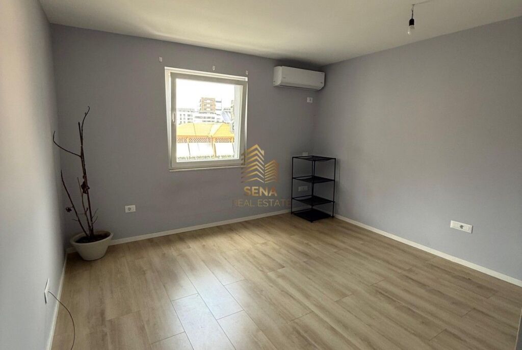 Shitet, Apartament 2+1+BLK, Pazari i Ri, 18.000.000 Leke