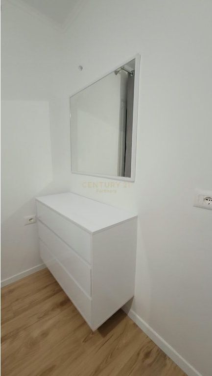JAPIM ME QIRA APARTAMENT 1+1 TE RRUGA BARDHYL!