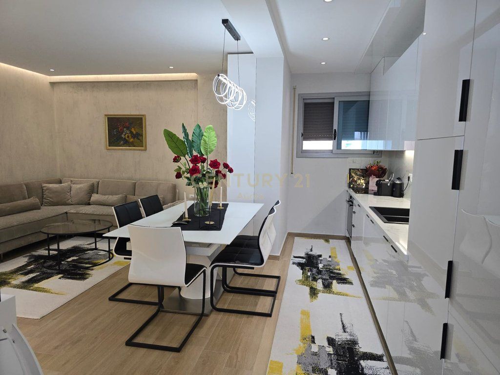 2+1 apartment for sale on Çipaj Street, Vlora!