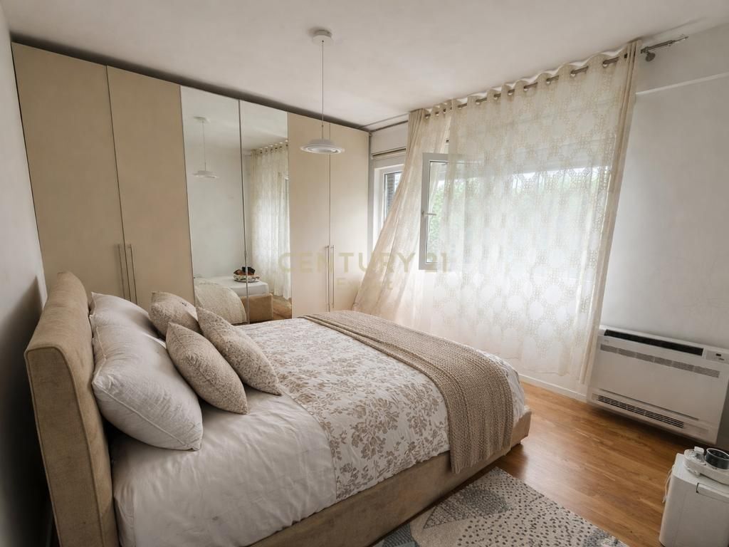 Shitet apartament 3+1 Liqeni i Thate