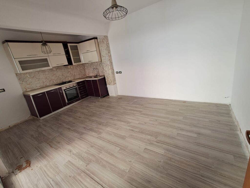 Private House in the Center of Durres – Ideal for Development