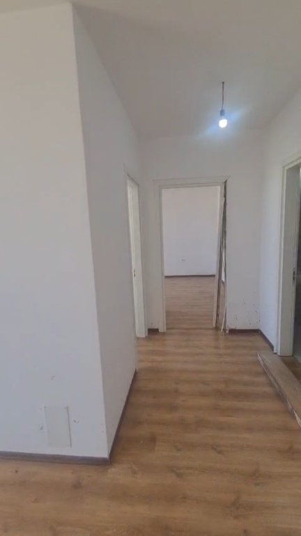 Apartament 2+1+2 per qera jepet dhe per banim dhe per zyra !