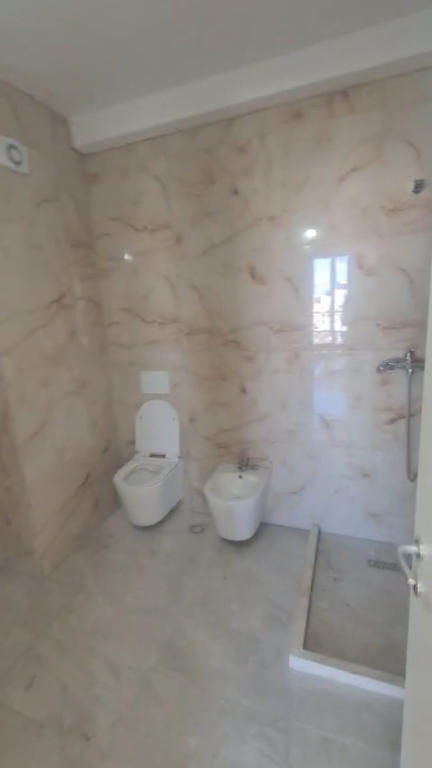 Apartament 2+1+2 per qera jepet dhe per banim dhe per zyra !