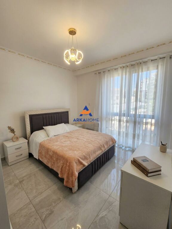 JEPET ME QERA APARTAMENT 2+1+BALLKON " RRUGA 5 MAJ, PERBALL EMERALD CENTER" 70.000 LEKE