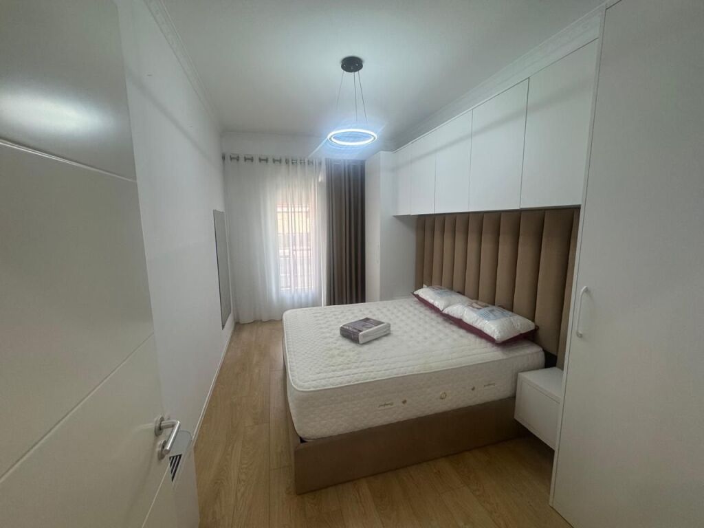 APARTAMENT 2+1+2 ME QIRA TEK RRUGA E KOSOVAREVE!