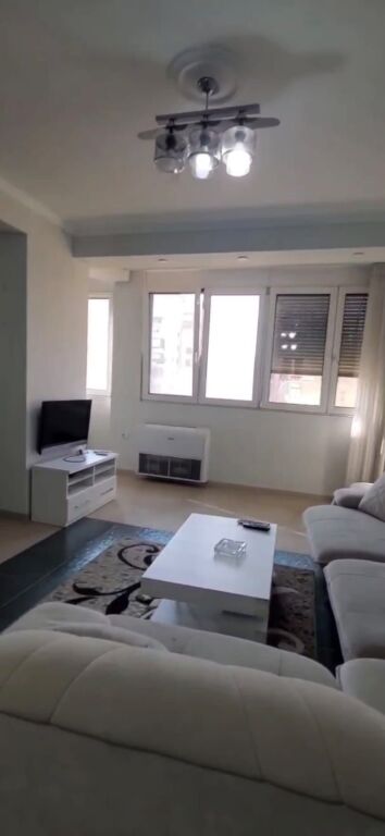 Jepet apartament 3+1+2 me qira tek Rruga Him Kolli , Rruga e Kavajes , Rruga Myslym Shyri .