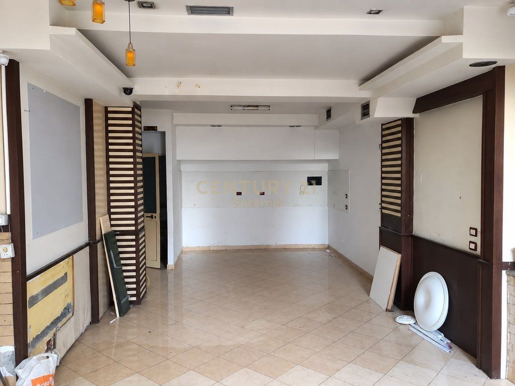 Ish Parku - Jepet Me Qera Dyqan 49.5m2 Perballe Delijorgjit