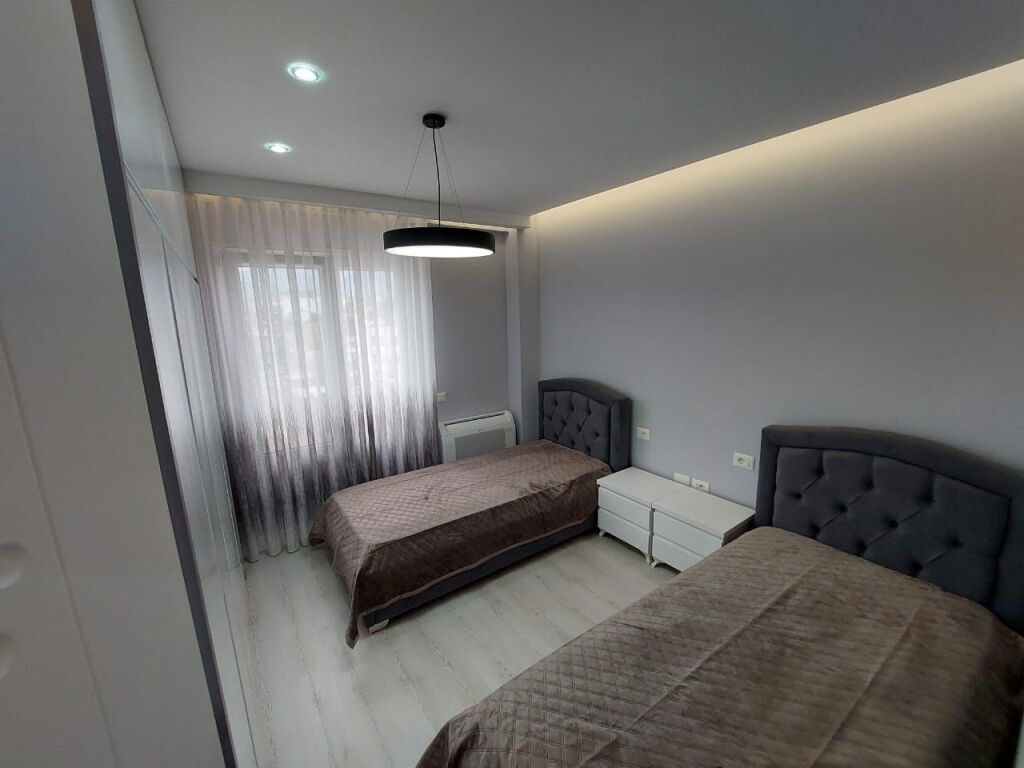 APARTAMENT 2+1 ME QIRA PRANE AMBASADES AMERIKANE