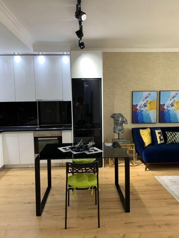 Apartament 2+1 me qira tek Rruga e Kosovarve!
