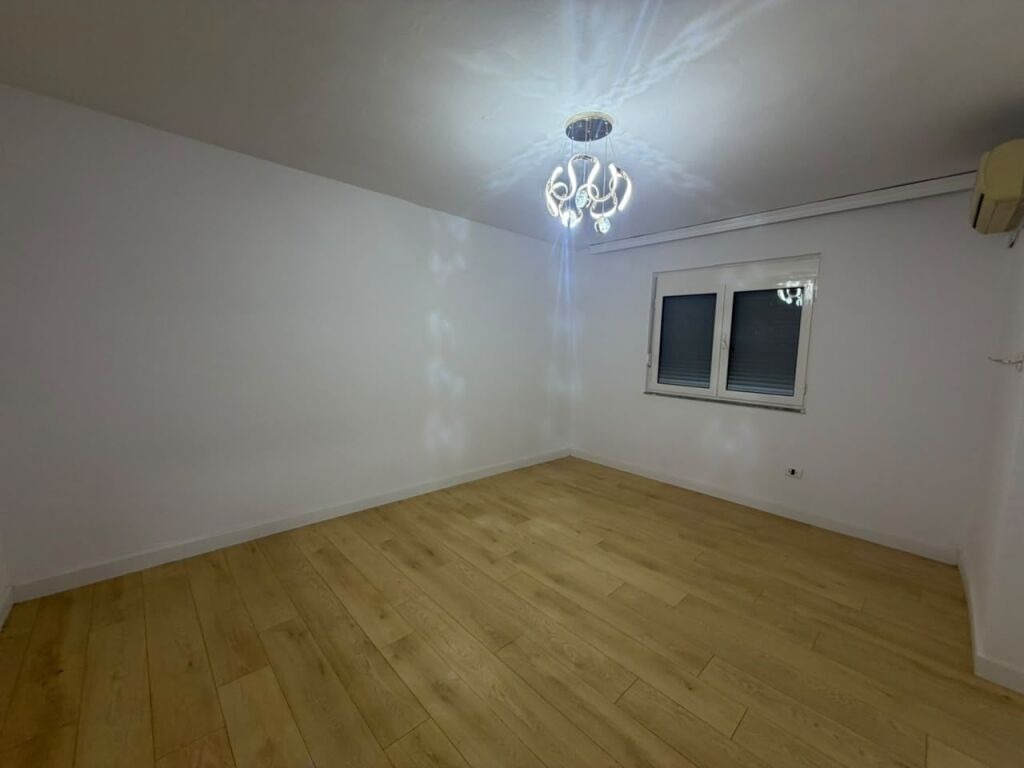 Shitet Apartament 2+1
