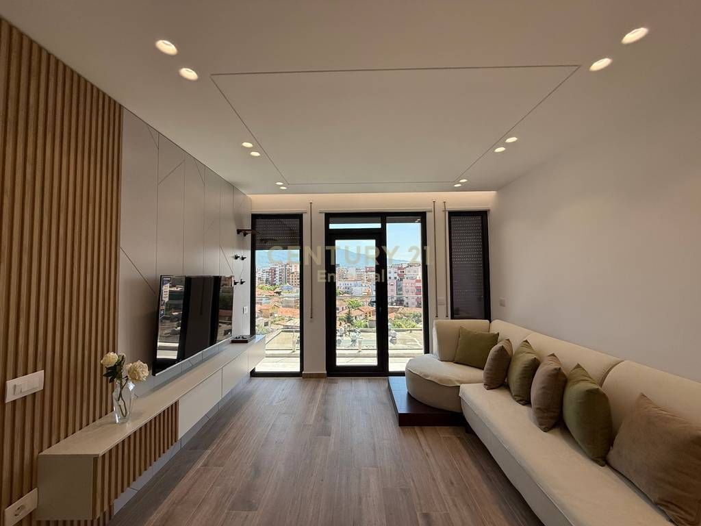 Jepet me qira apartament 2+1 te Selvia.