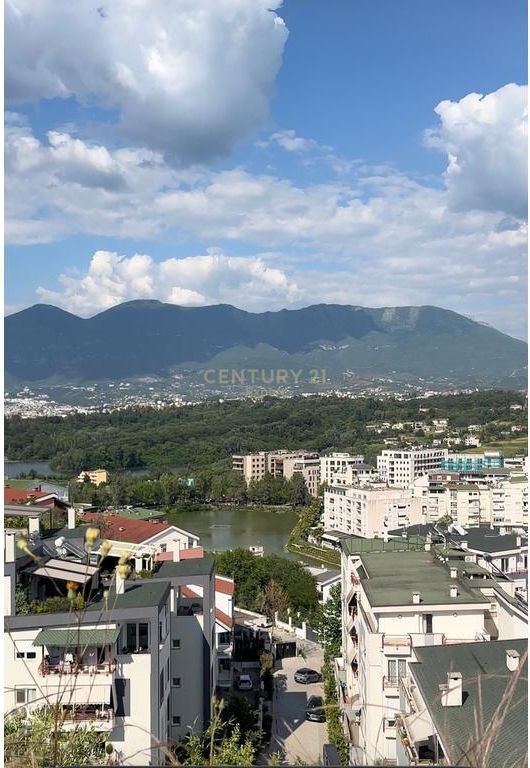 Penthouse per shitje me pamje nga Liqeni i Thate dhe Liqeni i Tiranes
