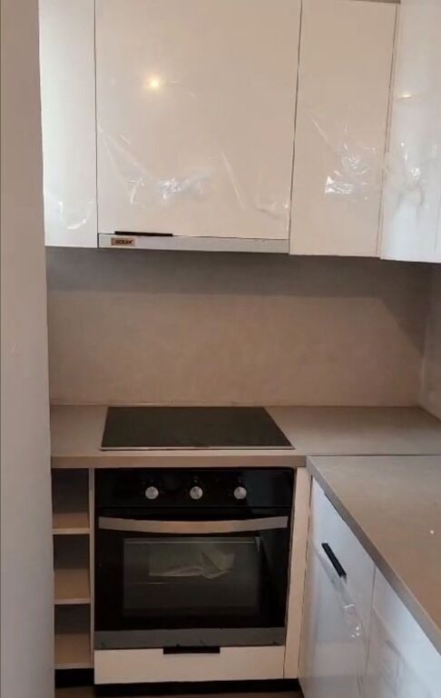 Shitet apartament 2+1 2 minuta nga Pazari i Ri