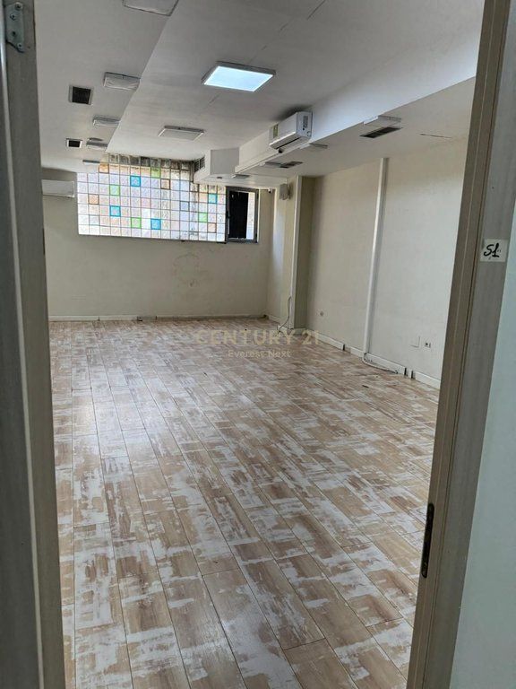 COMMERCIAL UNIT FOR RENT – SELVI