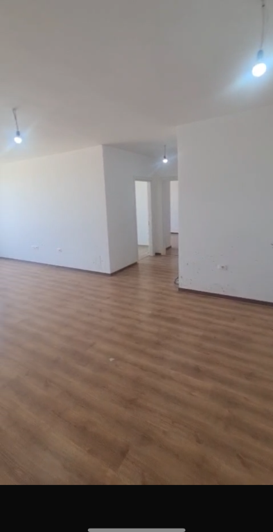 Apartament 2+1+2 per qera jepet dhe per banim dhe per zyra !