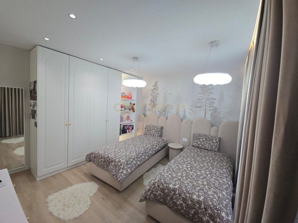 2+1 apartment for sale on Çipaj Street, Vlora!