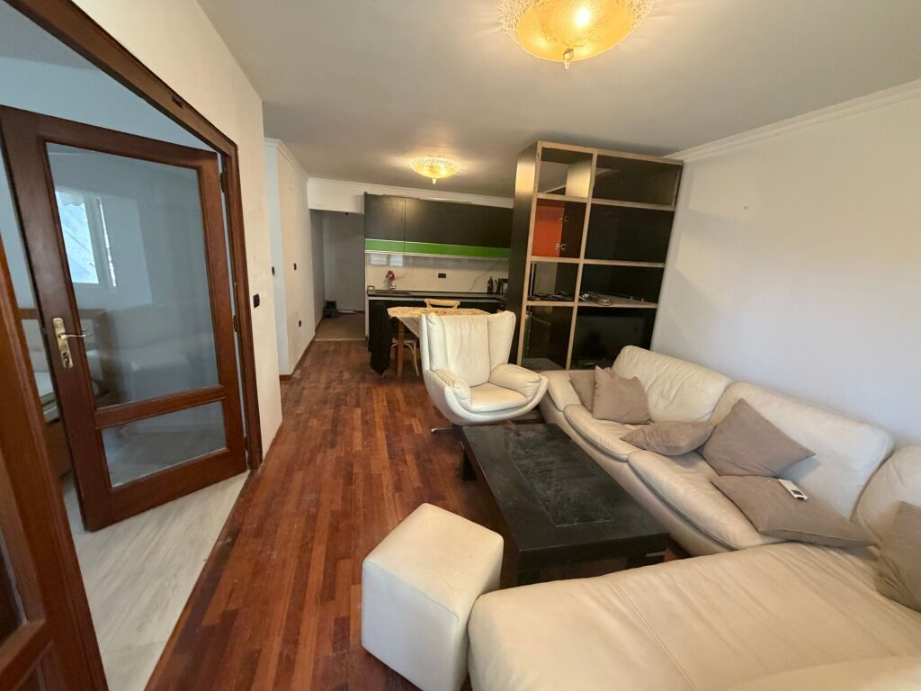 1+1,kat 3 pa ashensore,vasil shanto,650 euro