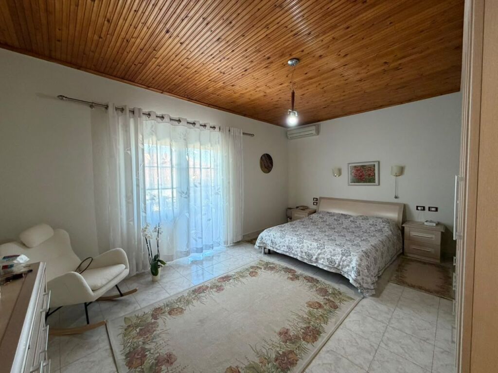 Vile per shitje ne Kinostudio.