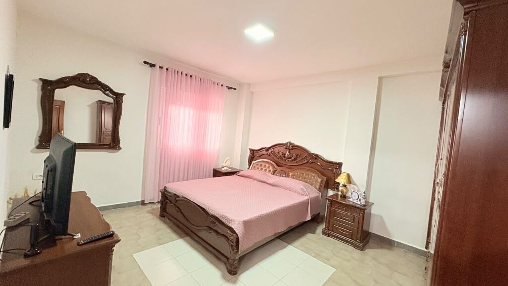 For rent first floor of a private house + parking spot, Address: Photo DURRESI
